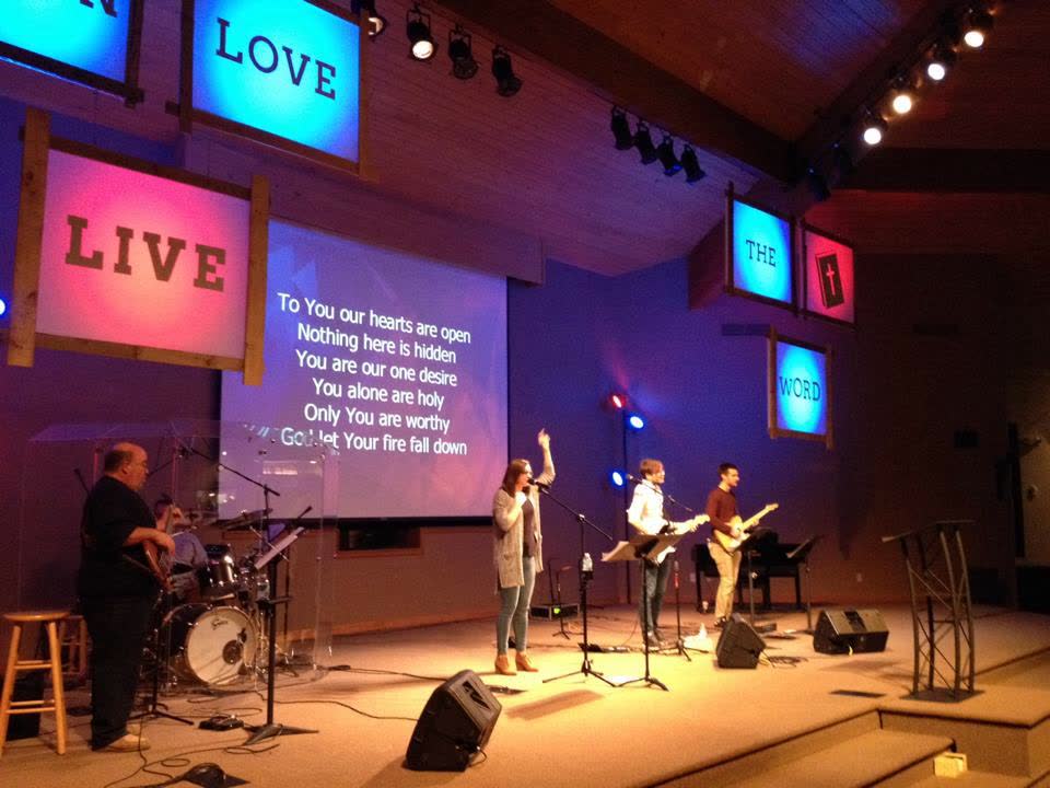 Worshipers at a Sunday service in Goshen, Ind. (File photo)