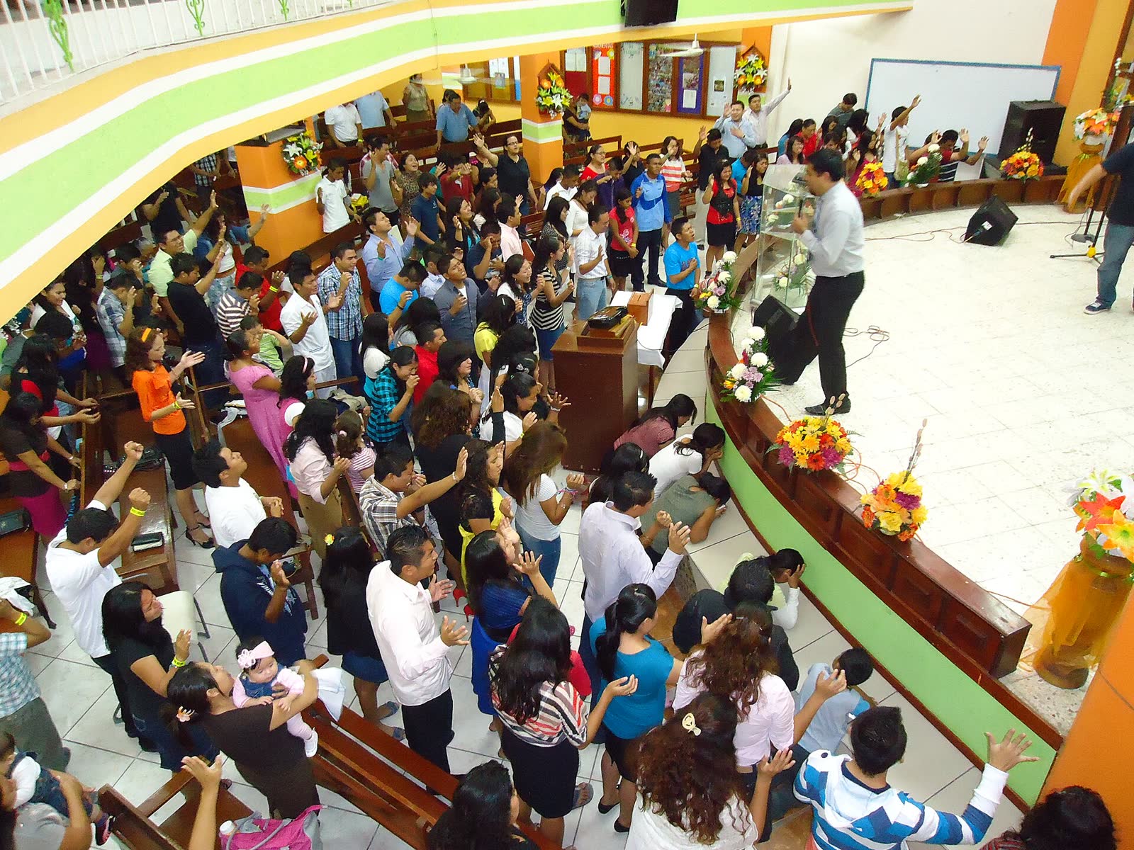Worshipers pray with hands raised at an evangelical church in Cancún, Mexico; not Calvary Chapel Irapuato. (File photo)